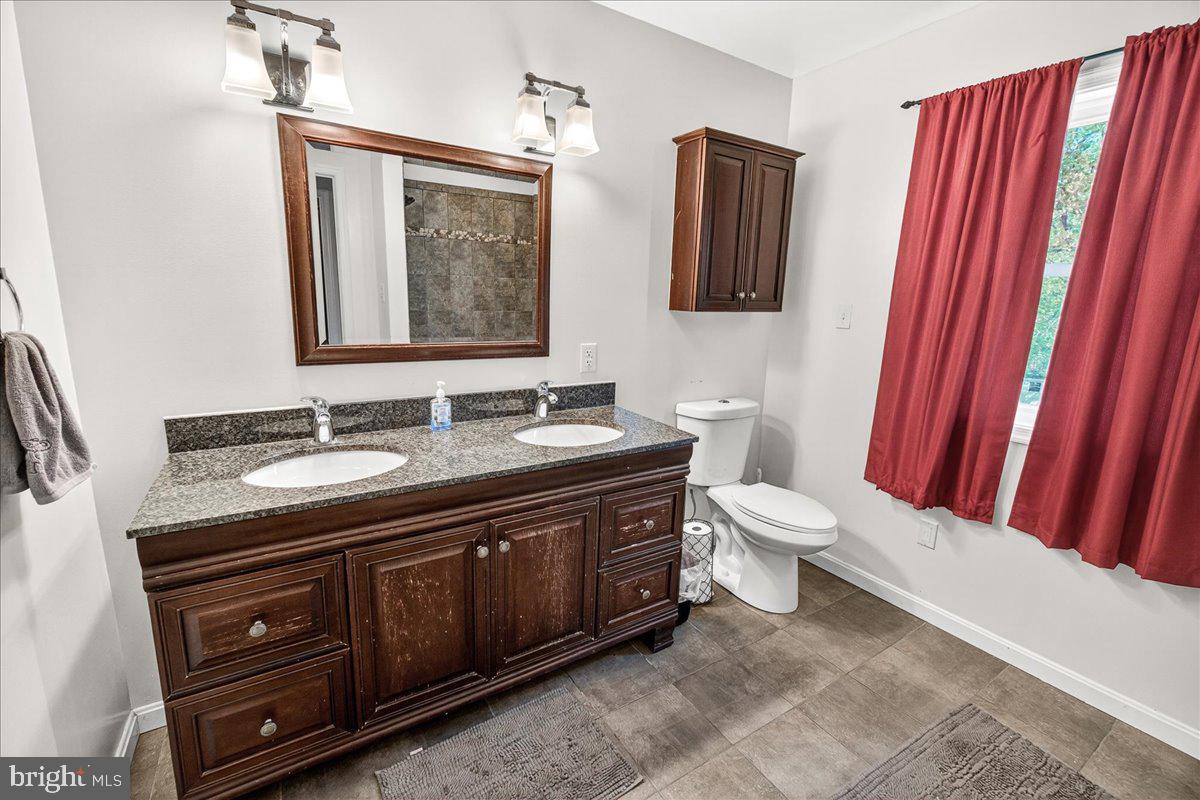 17628 Collier Circle Poolesville, MD 20837 - Photo 31 of 69 Double vanity primary bath