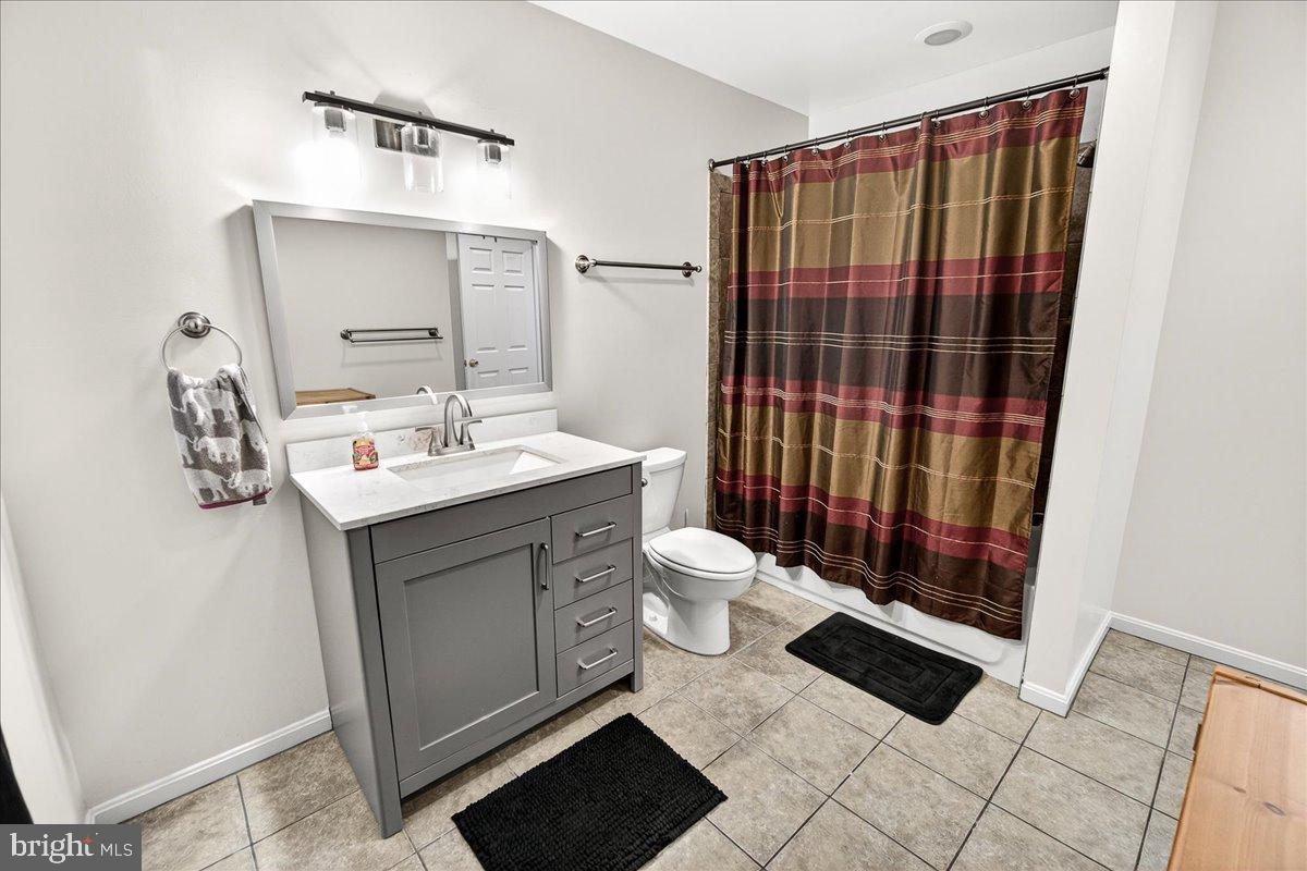 17628 Collier Circle Poolesville, MD 20837 - Photo 37 of 69 Second bathroom