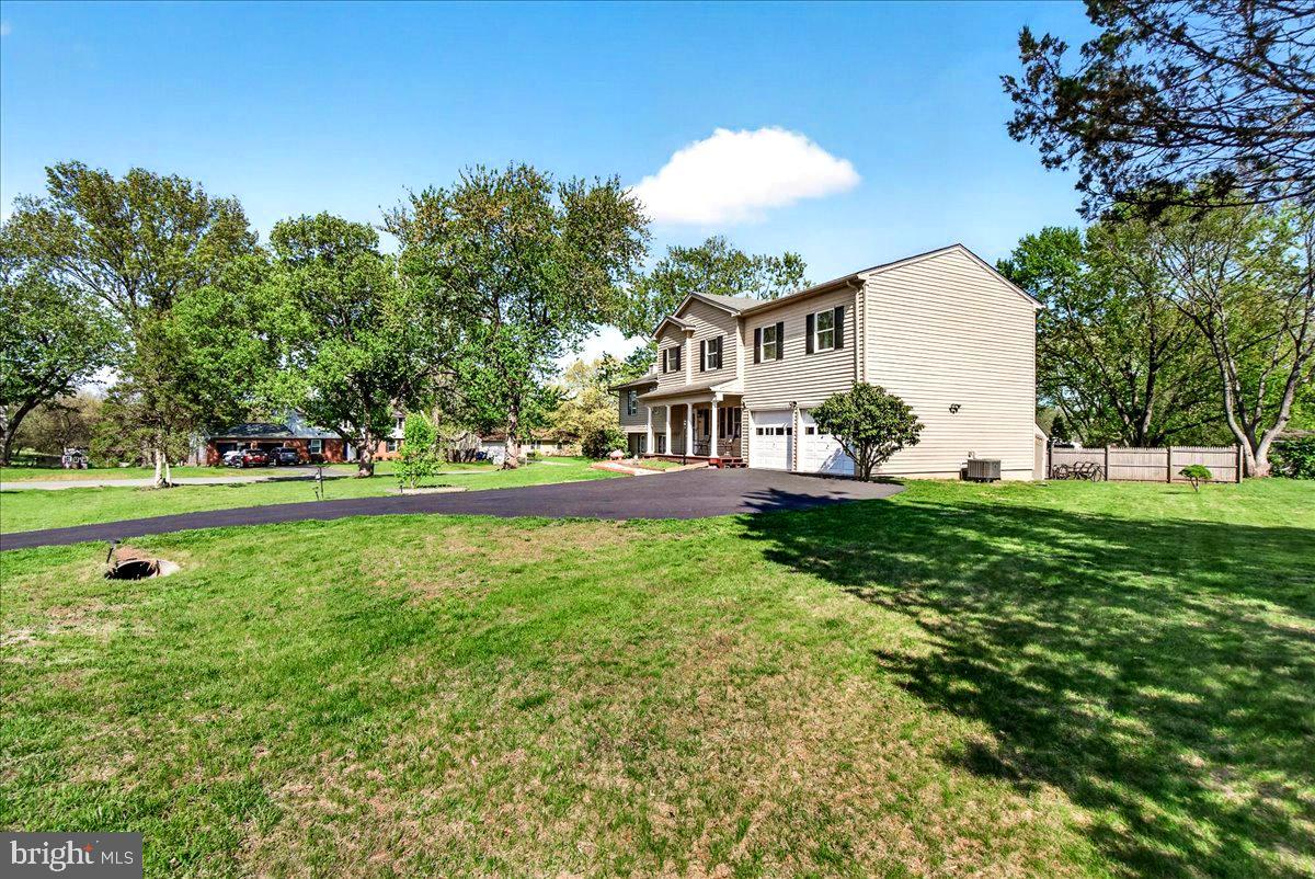 17628 Collier Circle Poolesville, MD 20837 - Photo 8 of 69