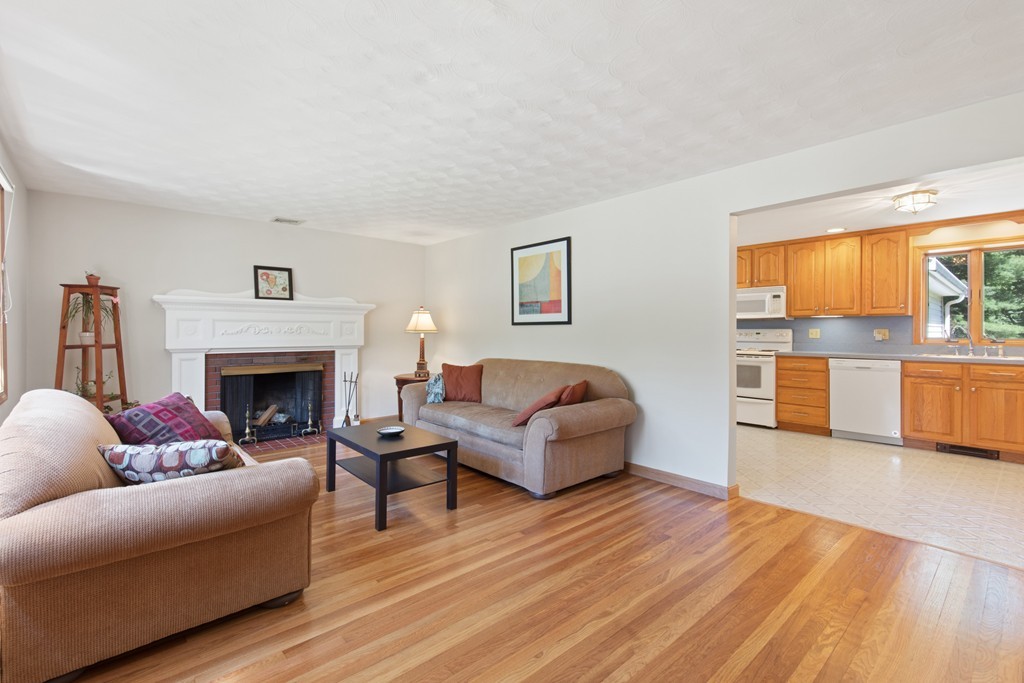 38 Lillian Road Stoughton, MA 02072 - Photo 6 of 30 Gallery Image 6