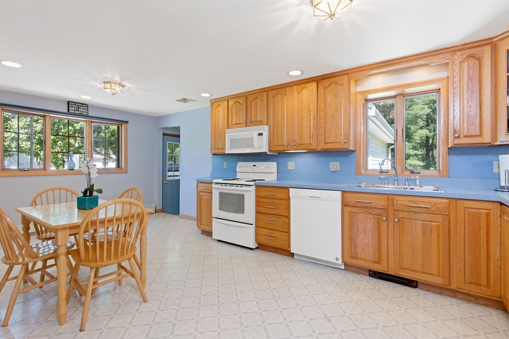 38 Lillian Road Stoughton, MA 02072 - Photo 7 of 30 Gallery Image 7