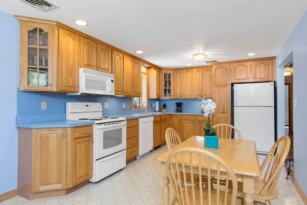 38 Lillian Road Stoughton, MA 02072 - Photo 8 of 30 Gallery Image 8
