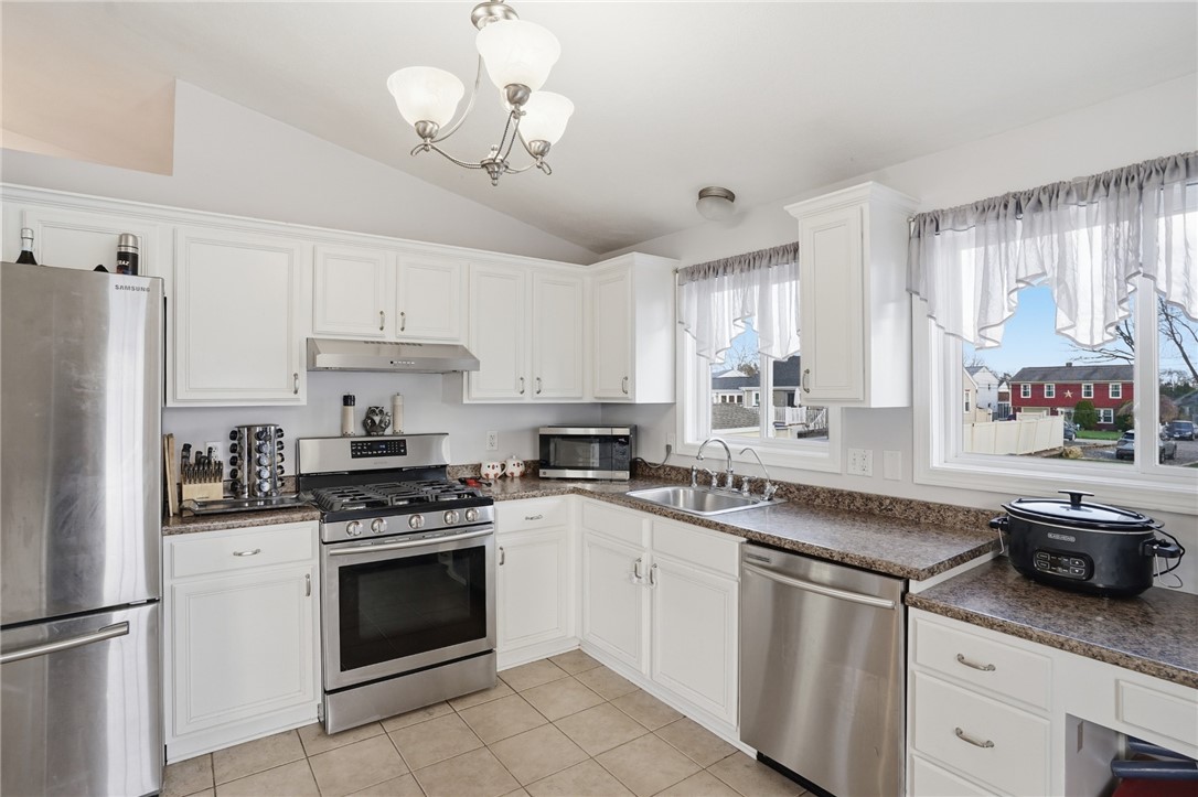 34 Chestnut Street Cumberland, RI 02864 - Photo 9 of 20