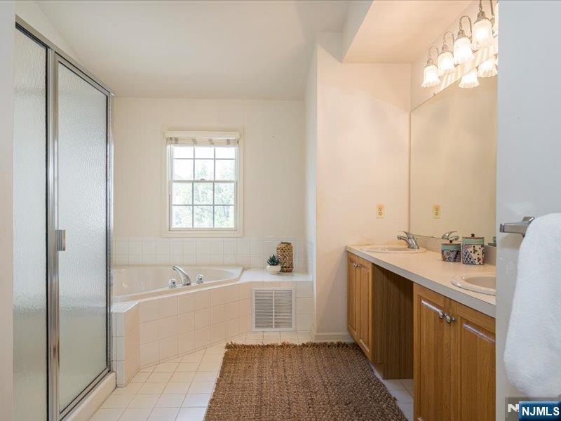17 Pacio Court, Unit 2017 Roseland, NJ 07068 - Photo 25 of 38
