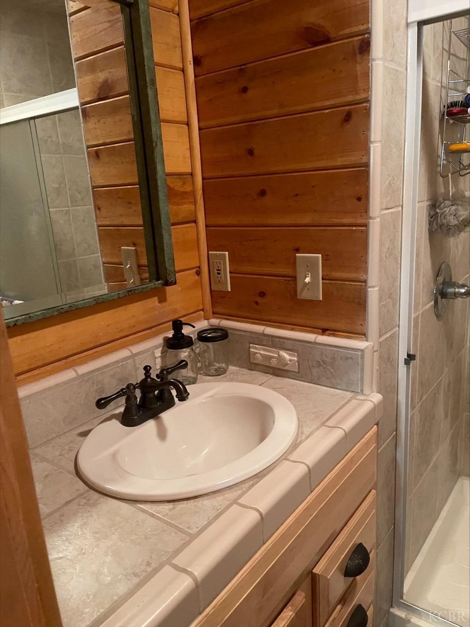 706 Loop Drive Springville, CA 93265 - Photo 12 of 47 8c9fa45b-1119-4f60-923f-48ad976e0e9b