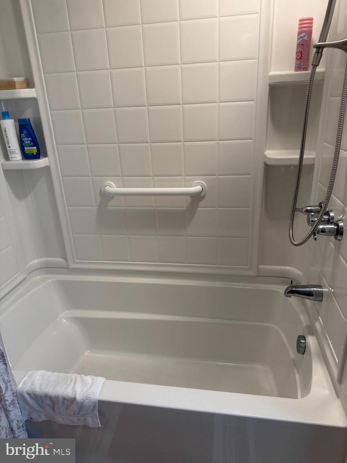 8 West Liberty Street Ridgely, MD 21660 - Photo 22 of 55 a bathroom with a bathtub