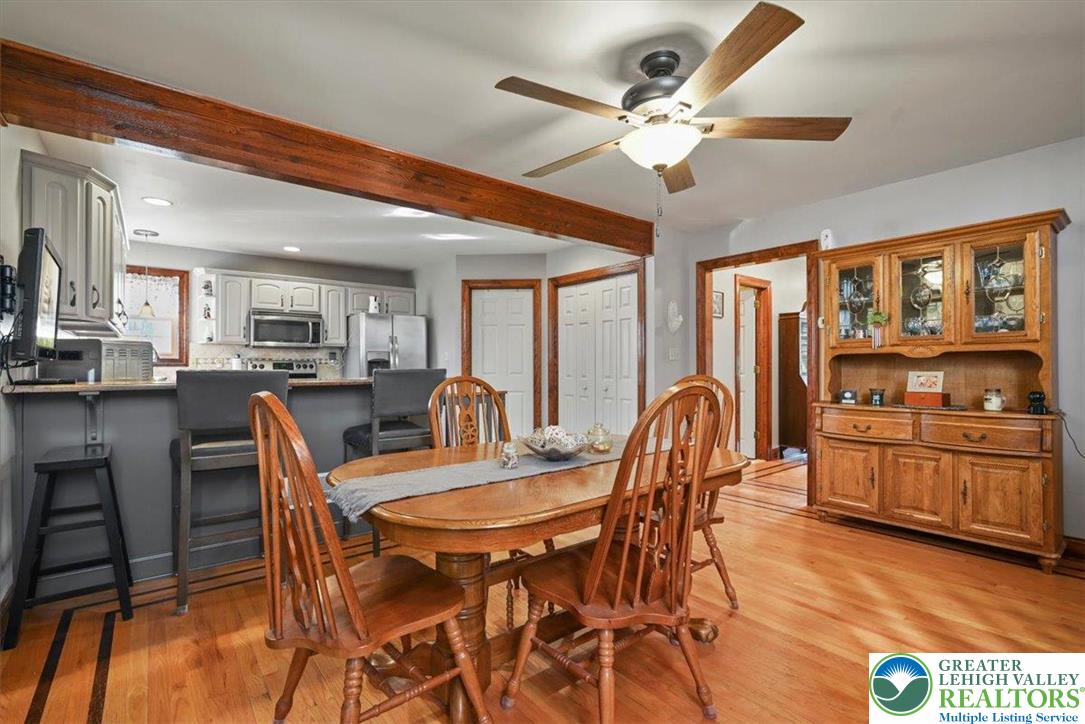 118 Hollow Drive Stroudsburg, PA 18360 - Photo 19 of 45 a dining room with furniture and window