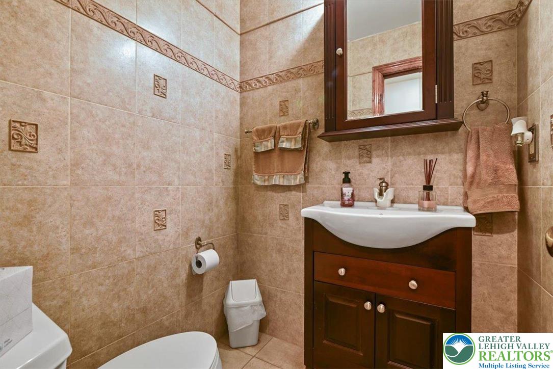 118 Hollow Drive Stroudsburg, PA 18360 - Photo 24 of 45 a bathroom with a toilet sink and mirror