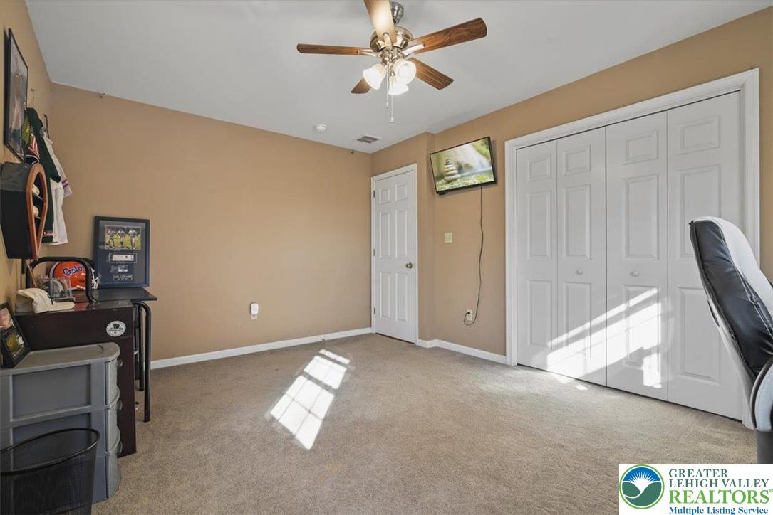 118 Hollow Drive Stroudsburg, PA 18360 - Photo 36 of 45 a view of entryway with window