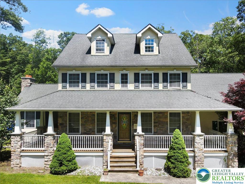 118 Hollow Drive Stroudsburg, PA 18360 - Photo 4 of 45 a front view of a house