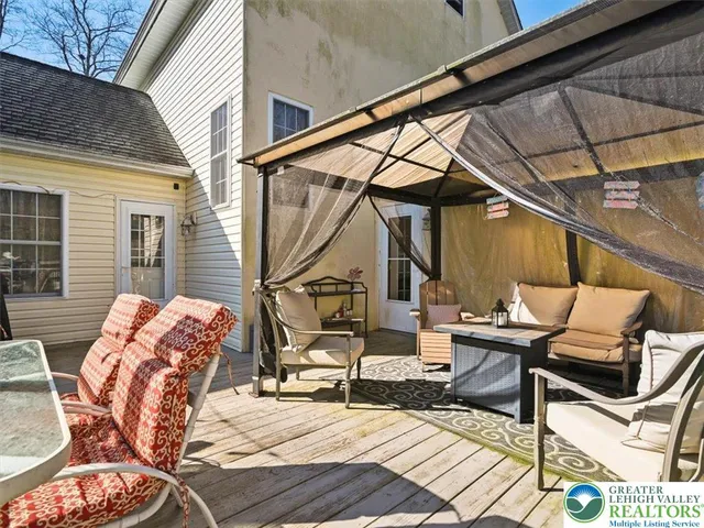 $599,900 | 118 Hollow Drive, Stroudsburg, PA 18360