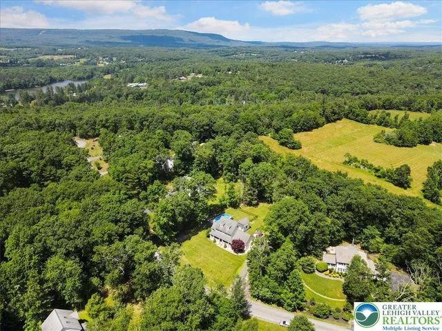 $599,900 | 118 Hollow Drive, Stroudsburg, PA 18360