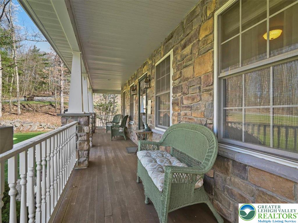 118 Hollow Drive Stroudsburg, PA 18360 - Photo 6 of 45 a living room with furniture and a window