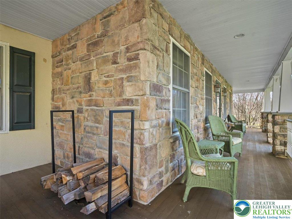 118 Hollow Drive Stroudsburg, PA 18360 - Photo 7 of 45 a living room with furniture