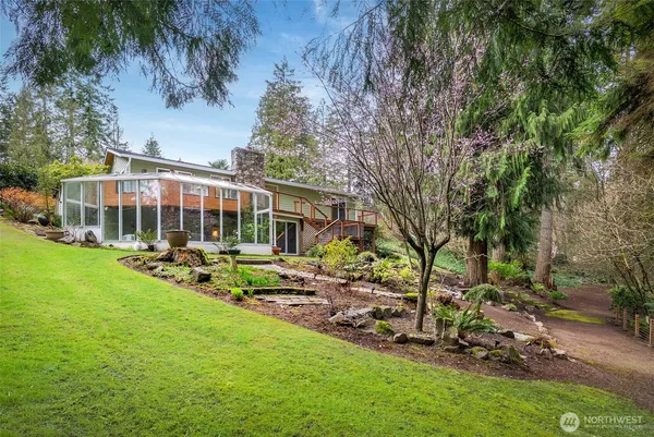 a view of a backyard with garden