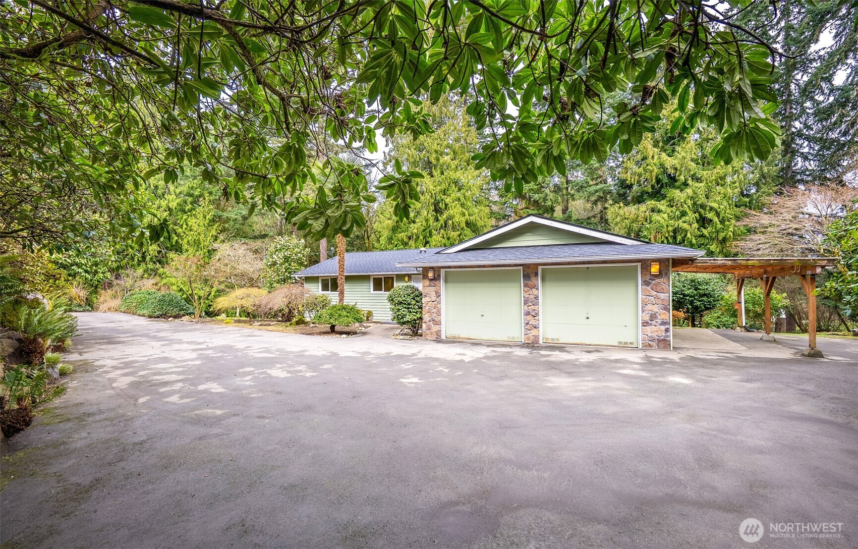 15727 Cascadian Way Bothell, WA 98012 - Photo 39 of 40 a front view of a house with a garden