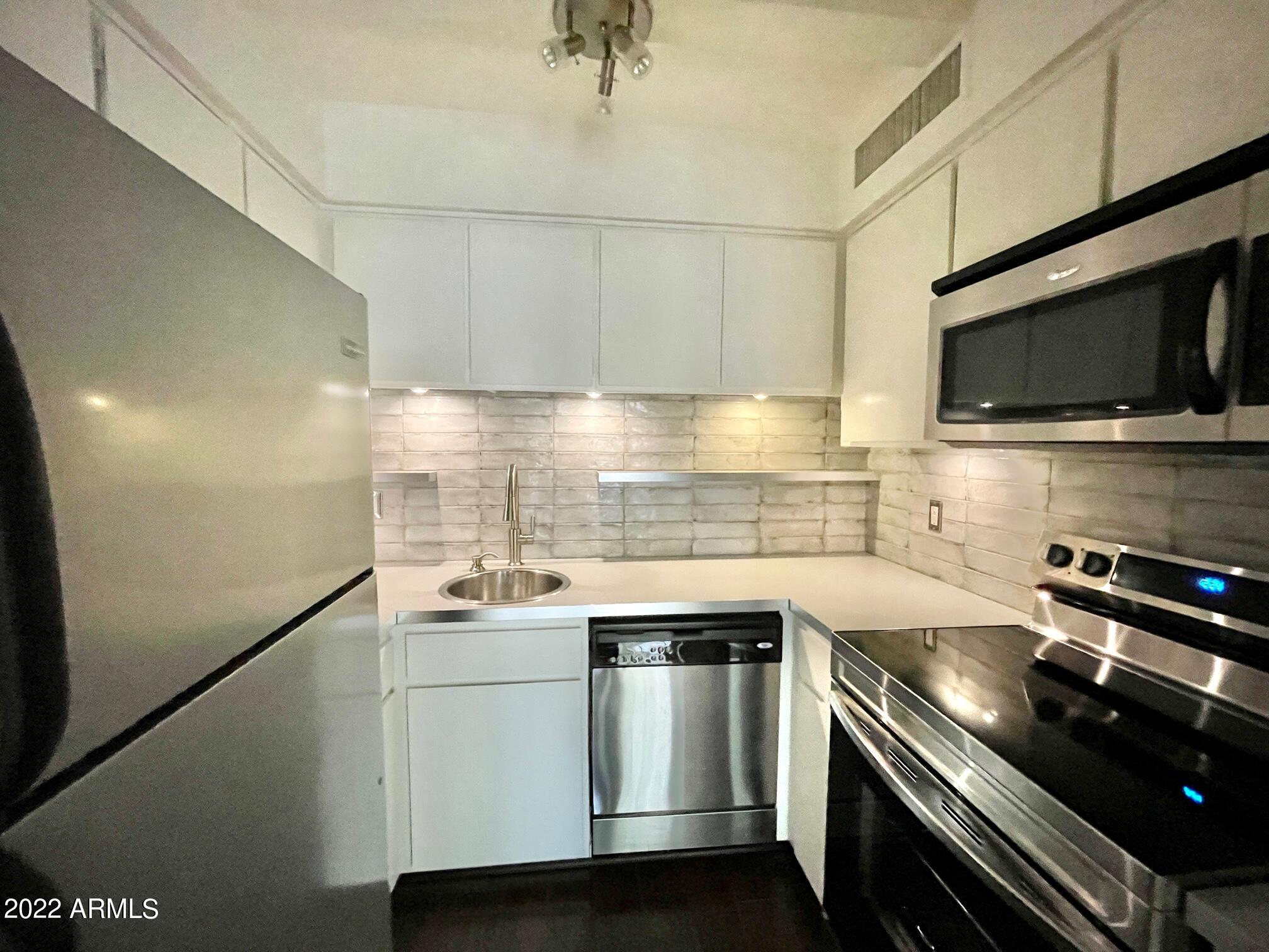 1012 East Osborn Road, Unit D Phoenix, AZ 85014 - Photo 11 of 28 IMG_2577