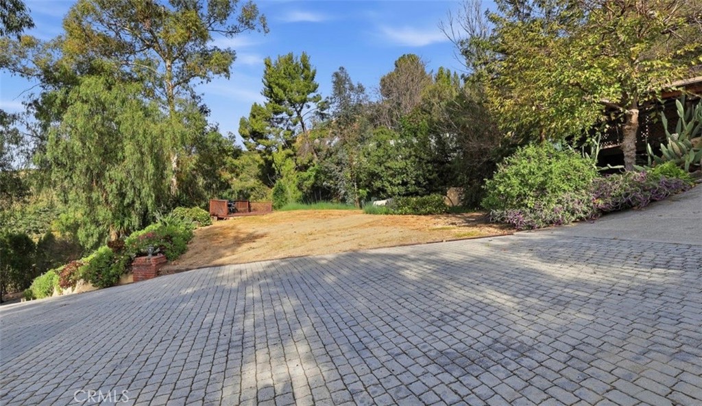 24300 Sylvan Glen Road Calabasas, CA 91302 - Photo 18 of 47