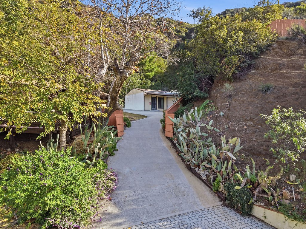 24300 Sylvan Glen Road Calabasas, CA 91302 - Photo 34 of 46