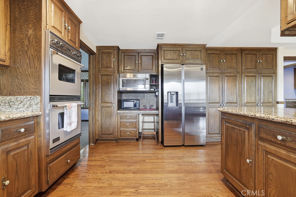 24300 Sylvan Glen Road Calabasas, CA 91302 - Photo 4 of 47