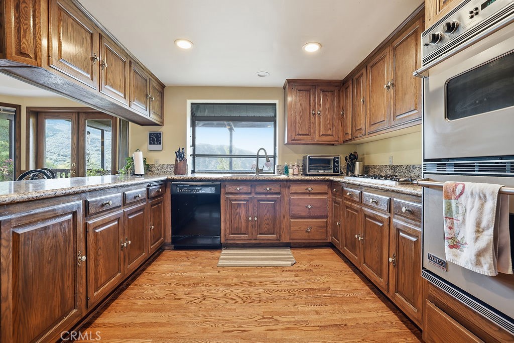 24300 Sylvan Glen Road Calabasas, CA 91302 - Photo 5 of 47