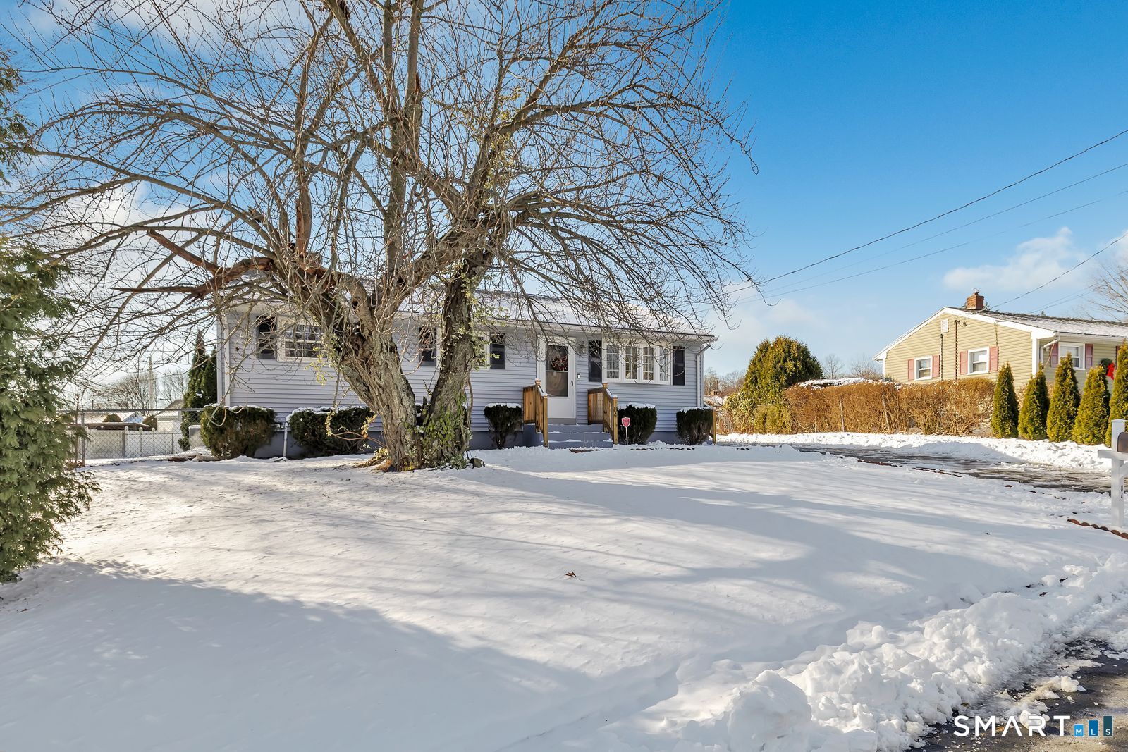 84 Eileen Road West Haven, CT 06516 - Photo 3 of 37