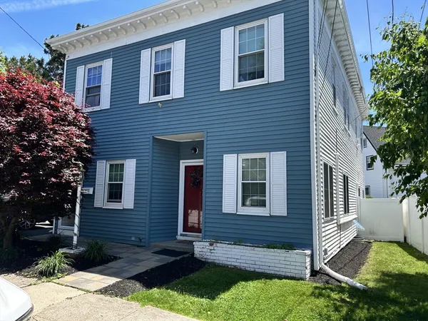 $2,700 | 1040 Shirley Street, Unit 1, Winthrop, MA 02152