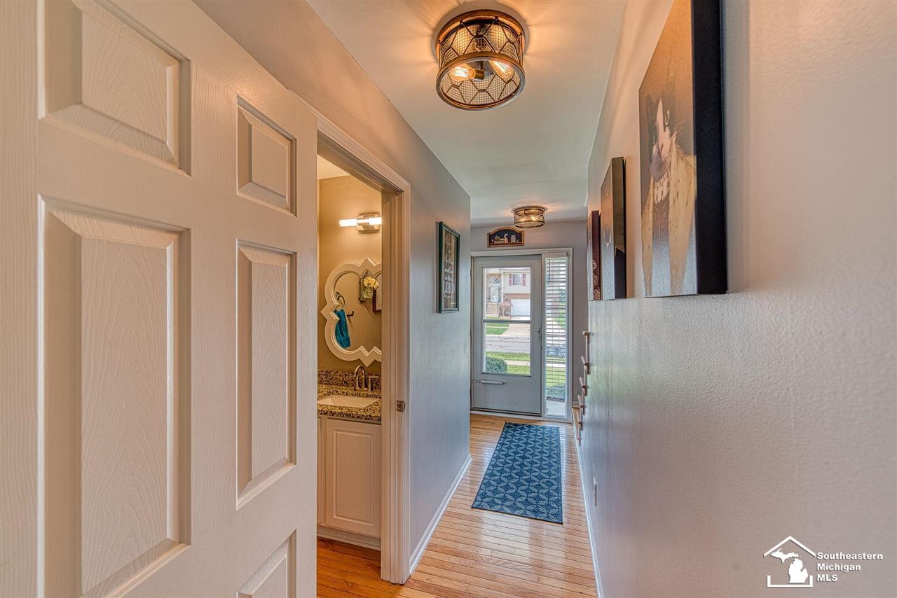 218 Dundee Ridge Drive Dundee, MI 48131 - Photo 3 of 29 50071309-2.JPG