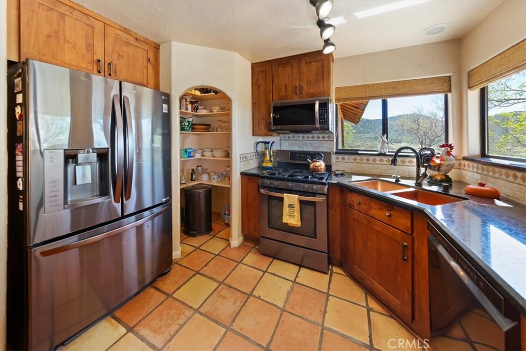 9060 Yucca Hills Road Agua Dulce, CA 91390 - Photo 18 of 44