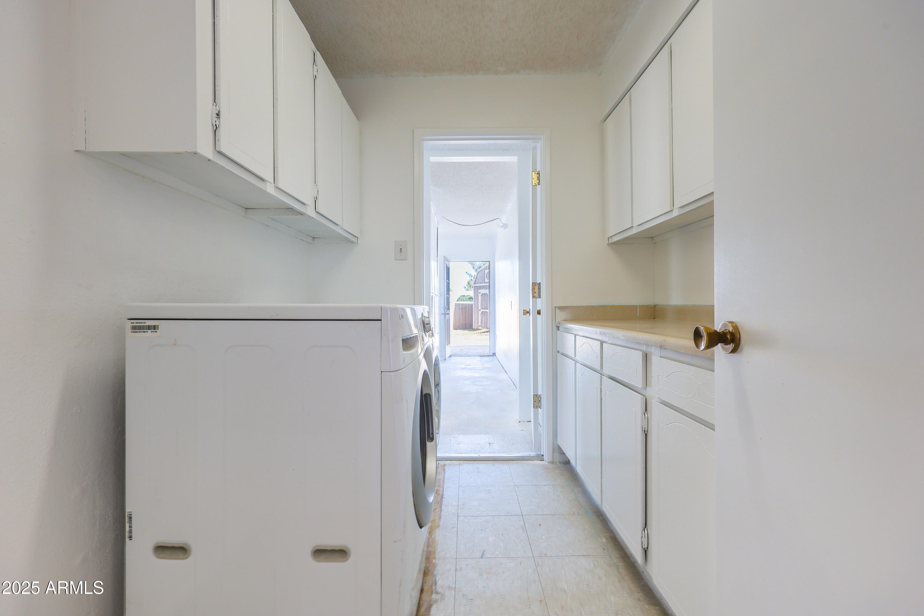106 Neff Place Pearce, AZ 85625 - Photo 28 of 28 a hallway with cabinets