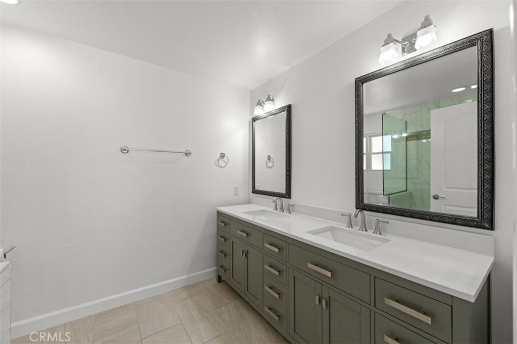 175 Wrangler Road Simi Valley, CA 93065 - Photo 19 of 52 a bathroom with 2 sink and a mirror