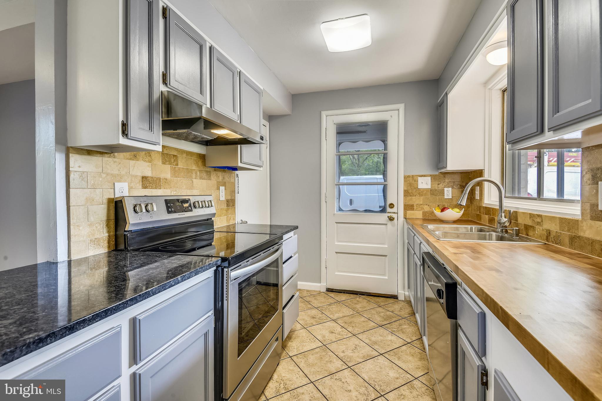 3516 Old Post Road Fairfax, VA 22030 - Photo 11 of 70 Updated kitchen with new range