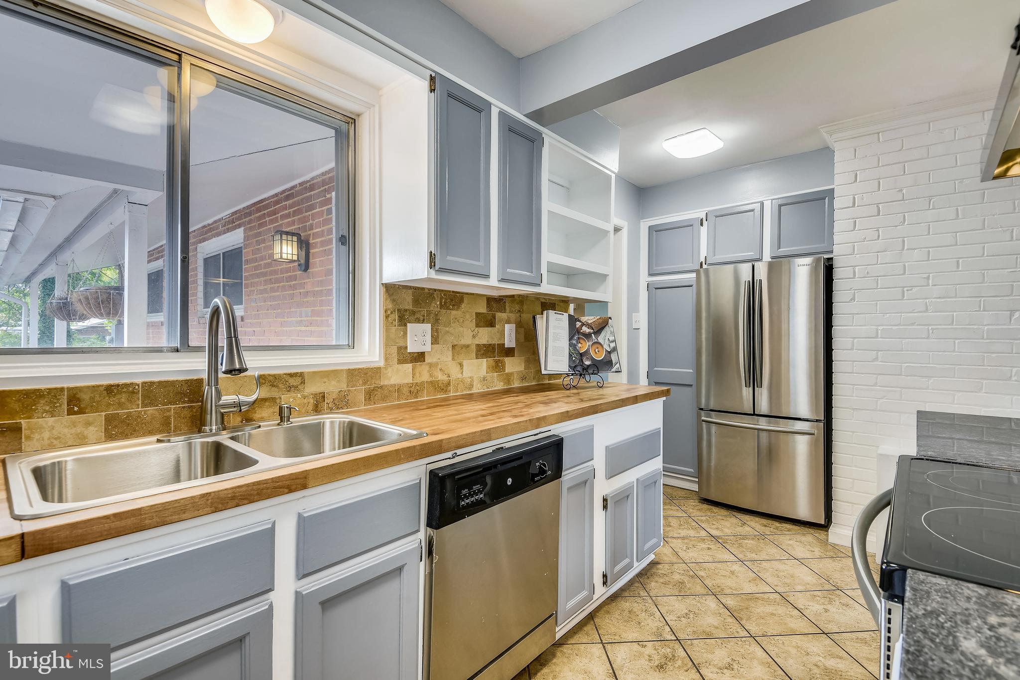 3516 Old Post Road Fairfax, VA 22030 - Photo 12 of 70 Stainless appliances and granite counter