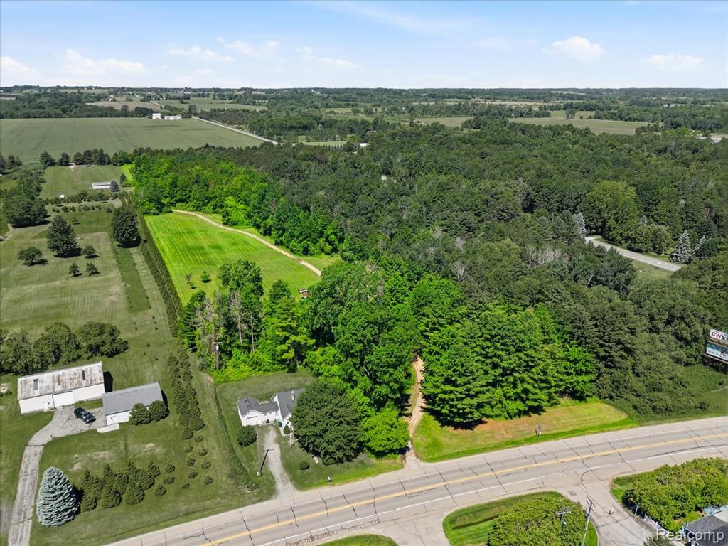 2545 Lakeshore Road Applegate, MI 48401 - Photo 10 of 41