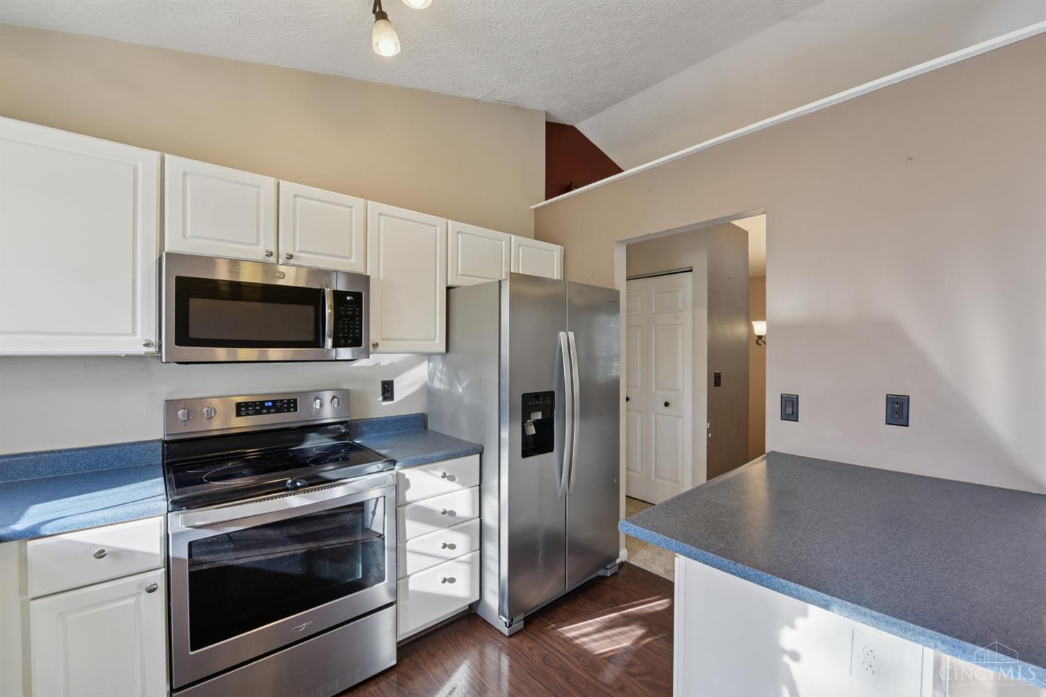 1221 Nottingham Road Amelia, OH 45102 - Photo 6 of 46 Gallery Image 6