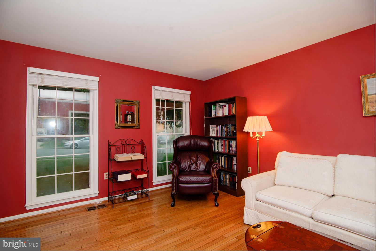 9830 Natick Road Burke, VA 22015 - Photo 3 of 25 Living Room