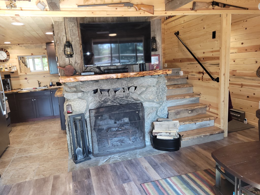 1511 West Mountain Road Cascade, ID 83611 - Photo 13 of 45 Fireplace