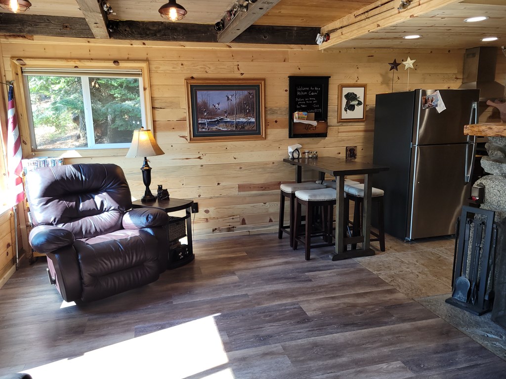 1511 West Mountain Road Cascade, ID 83611 - Photo 15 of 45 Breakfast nook