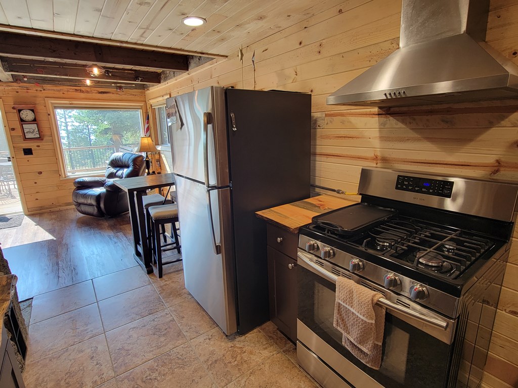 1511 West Mountain Road Cascade, ID 83611 - Photo 18 of 45 Range/oven and Refrigerator included