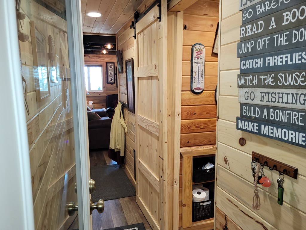 1511 West Mountain Road Cascade, ID 83611 - Photo 20 of 45 Hallway