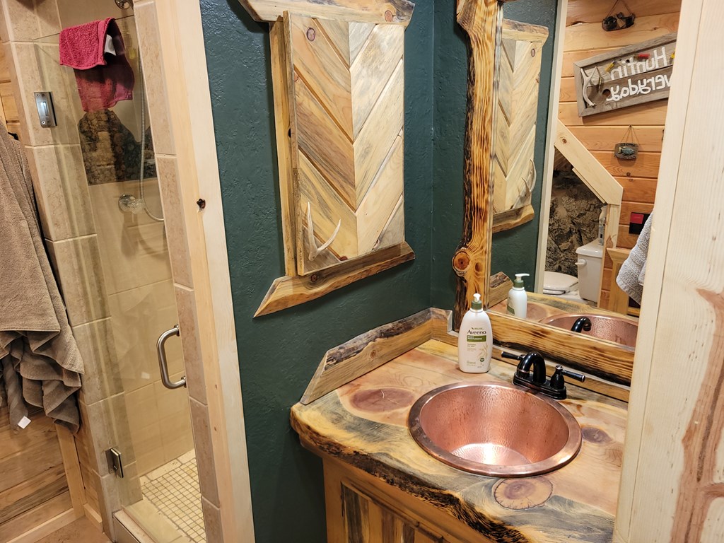 1511 West Mountain Road Cascade, ID 83611 - Photo 21 of 45 Bath