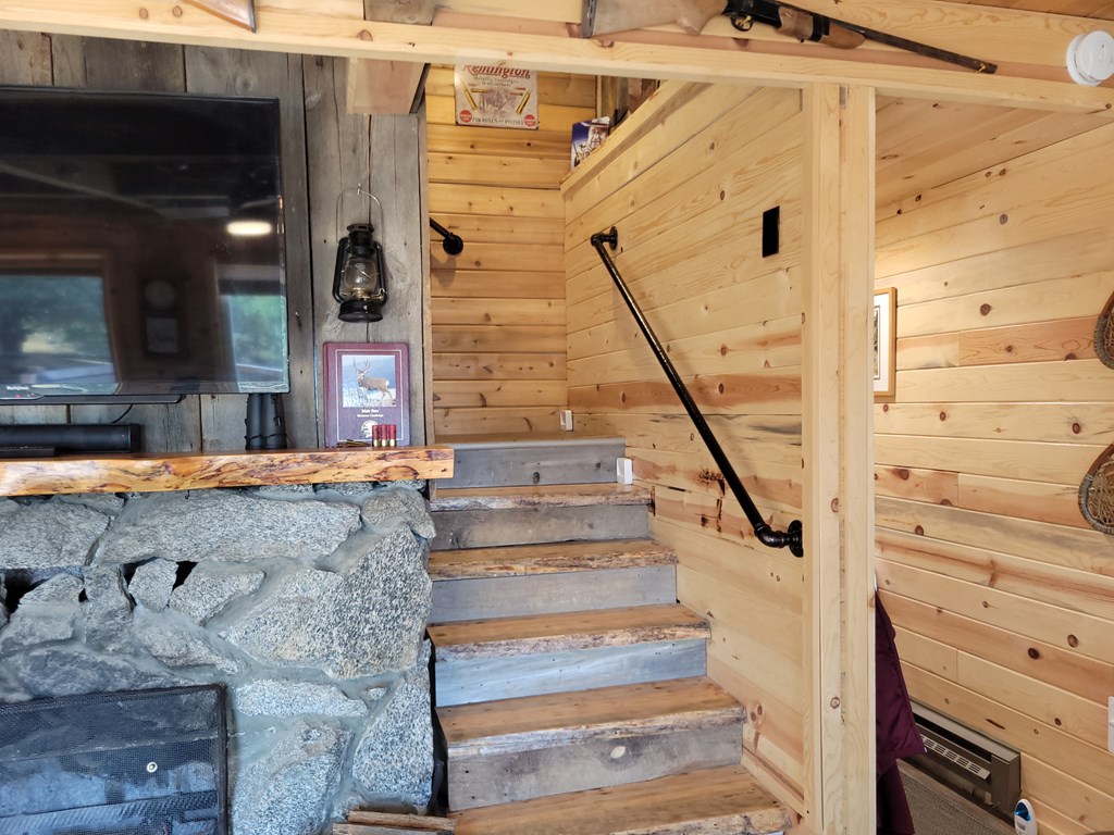 1511 West Mountain Road Cascade, ID 83611 - Photo 27 of 45 To upstairs