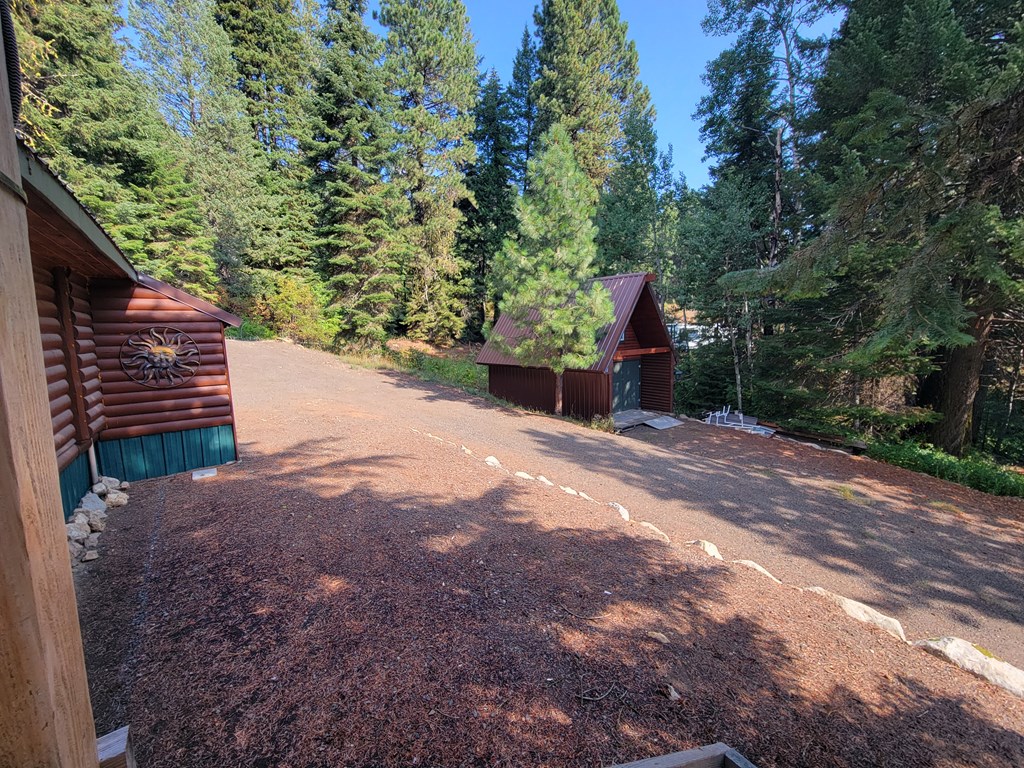 1511 West Mountain Road Cascade, ID 83611 - Photo 6 of 45 Driveway