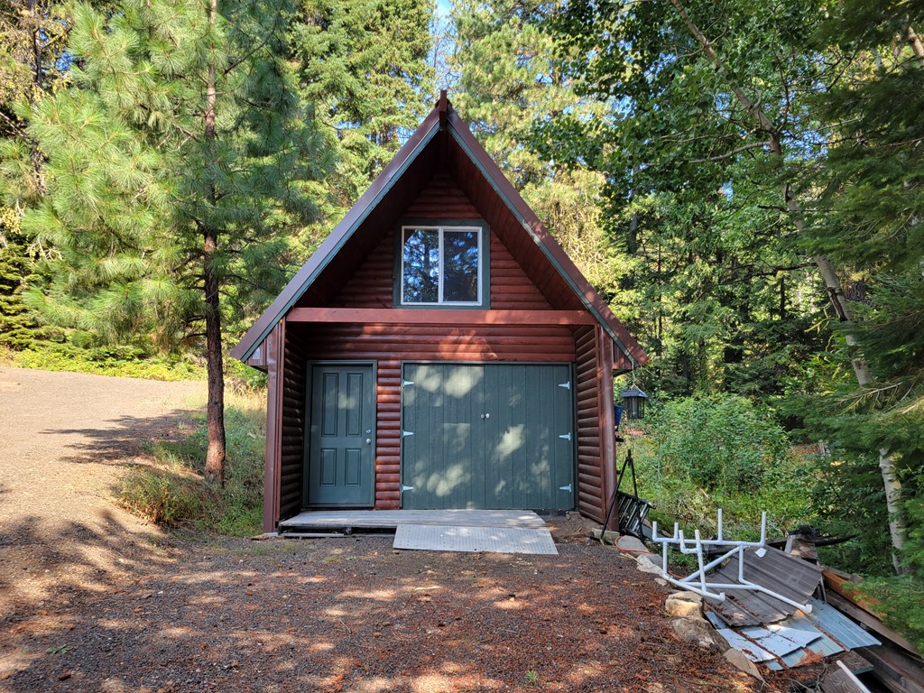 1511 West Mountain Road Cascade, ID 83611 - Photo 7 of 45 Shed included