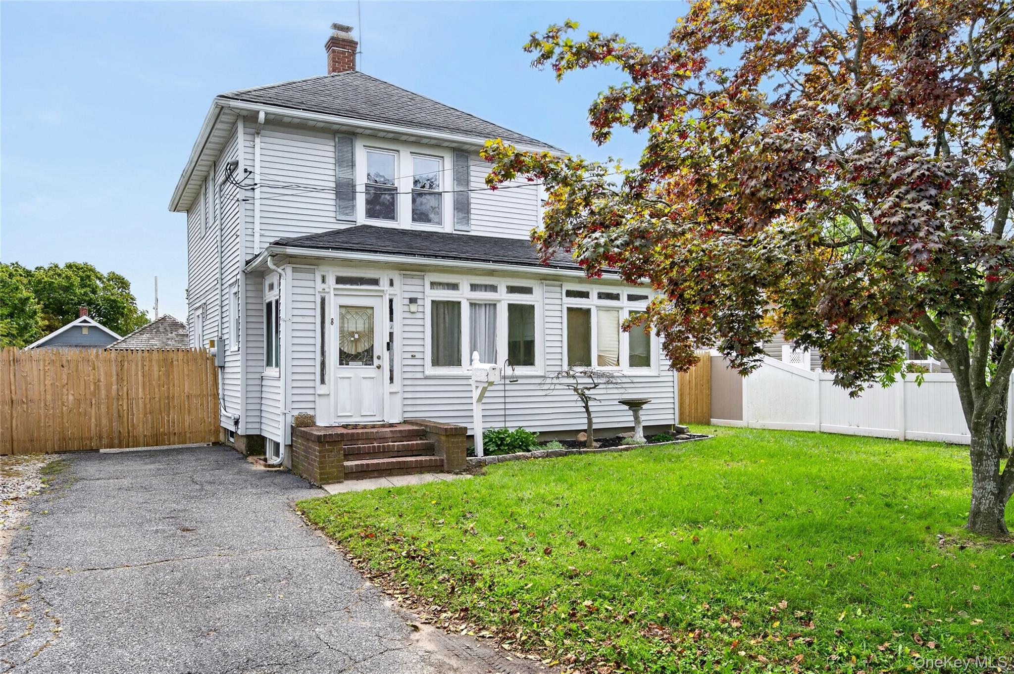 8 Juliet Street Bay Shore, NY 11706 - Photo 1 of 26 Gallery Image 1