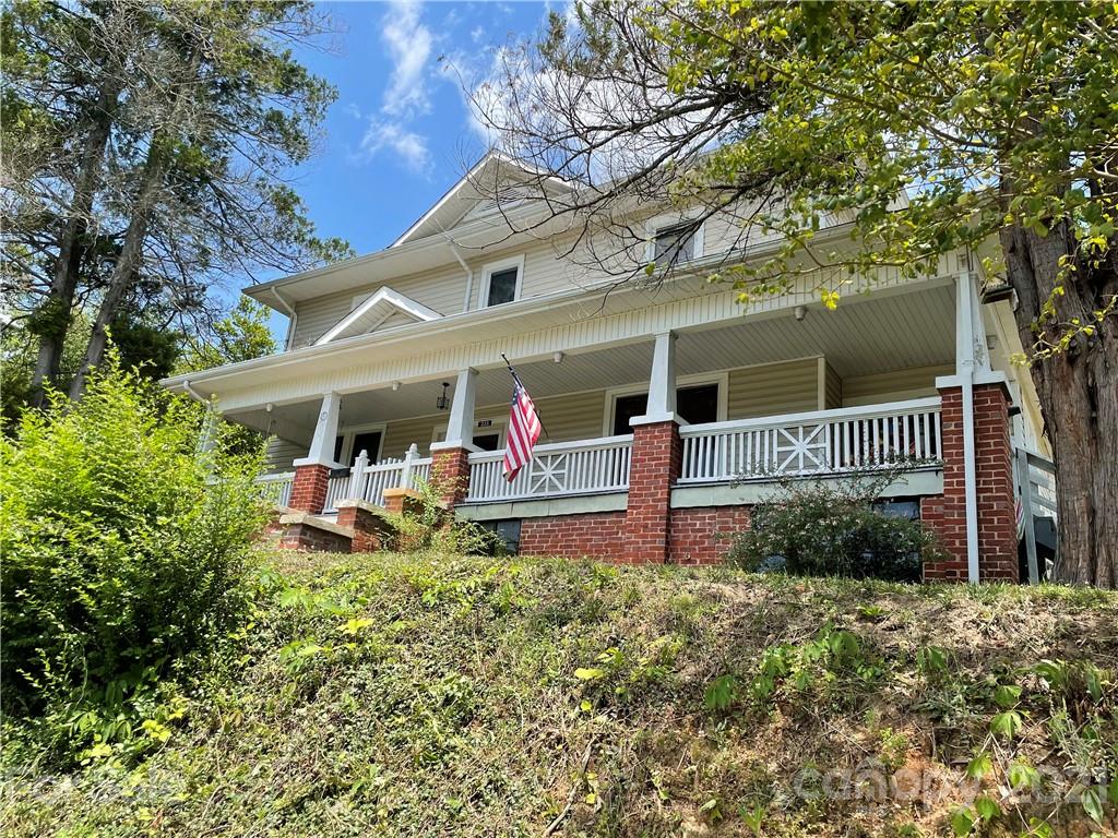 233 Blue Ridge Street Marion, NC 28752 - Photo 2 of 21 Gallery Image 2