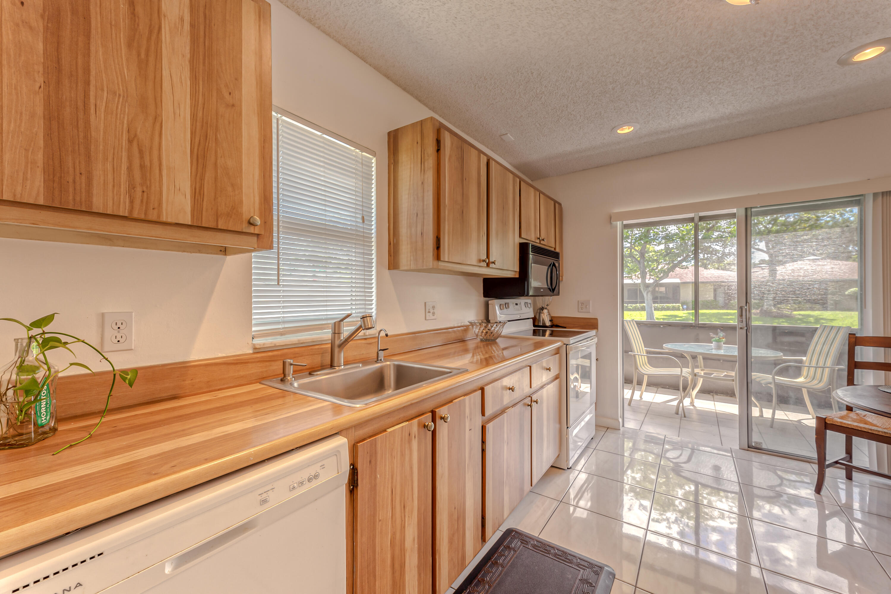 8916 Rheims Road Boca Raton, FL 33496 - Photo 9 of 31 KITCHEN