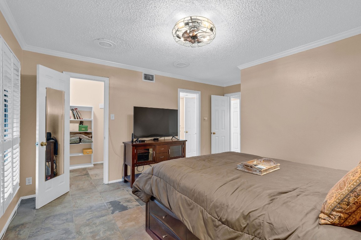 5084 Augusta Street Houston, TX 77007 - Photo 28 of 43 Guest bedroom. Window with plantation shutters allowing natural light. The space is enhanced by recessed lighting and a stylish ceiling fixture.