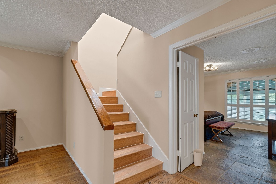 5084 Augusta Street Houston, TX 77007 - Photo 30 of 43 a view of a hallway with furniture and staircase