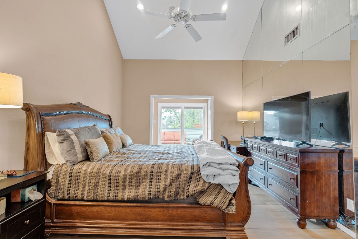 5084 Augusta Street Houston, TX 77007 - Photo 34 of 43 a bedroom with a bed and flat screen tv